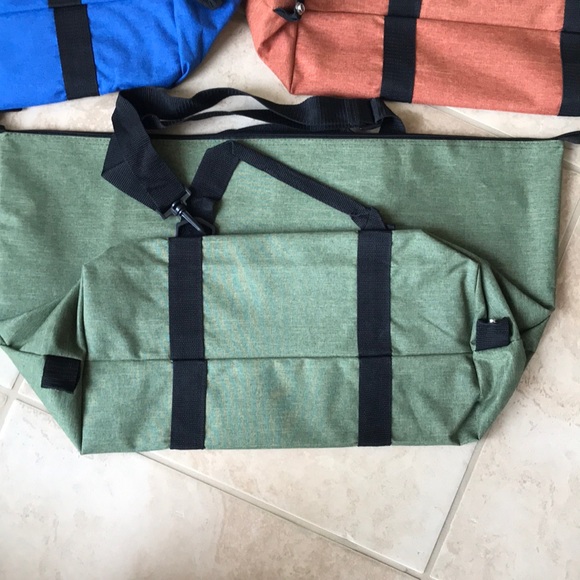 A bundle of three duffel  bag - Picture 7 of 16